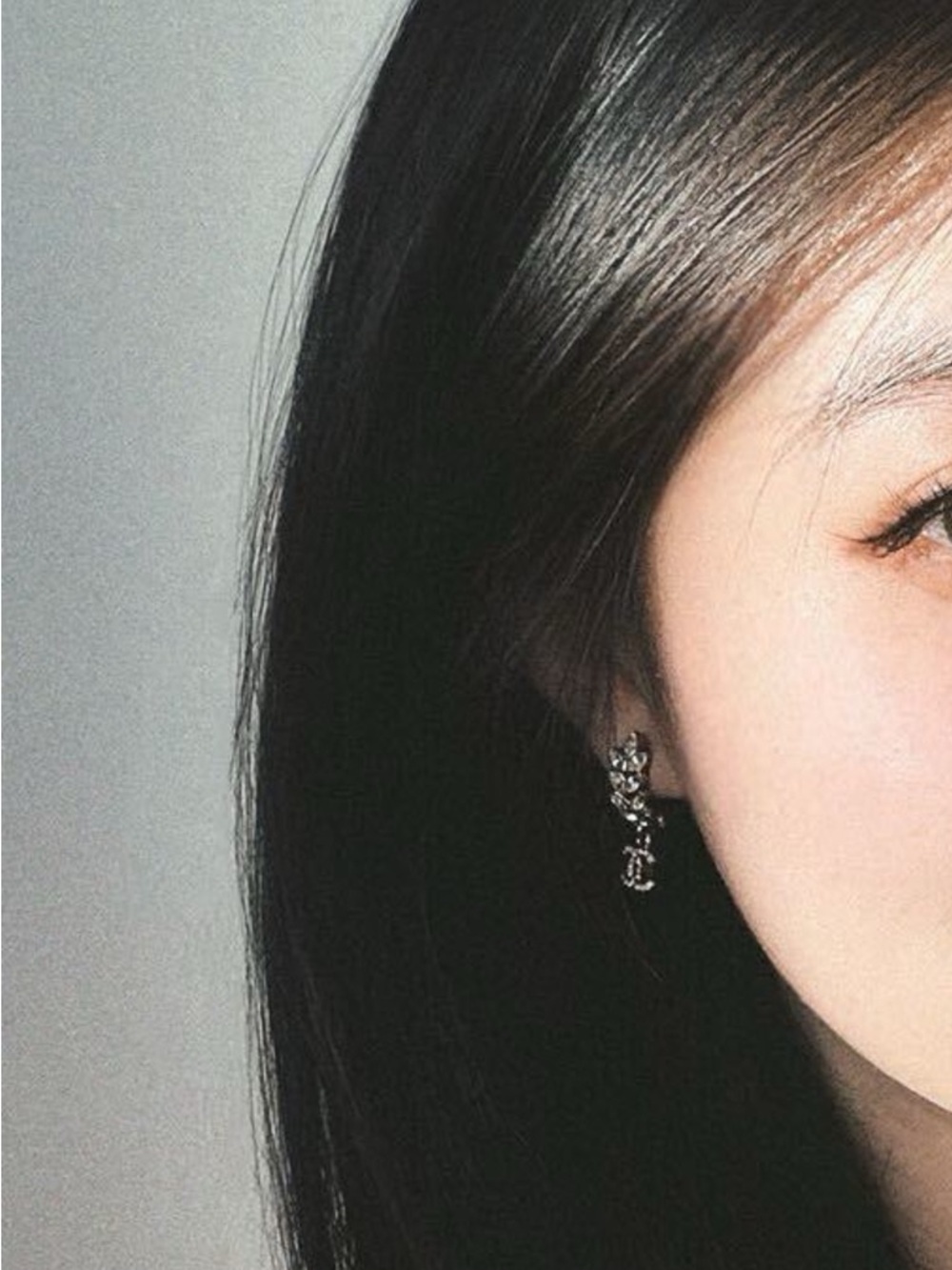 CHANEL Crystal CC Leaf Stud Earrings - Picture 2 of 6